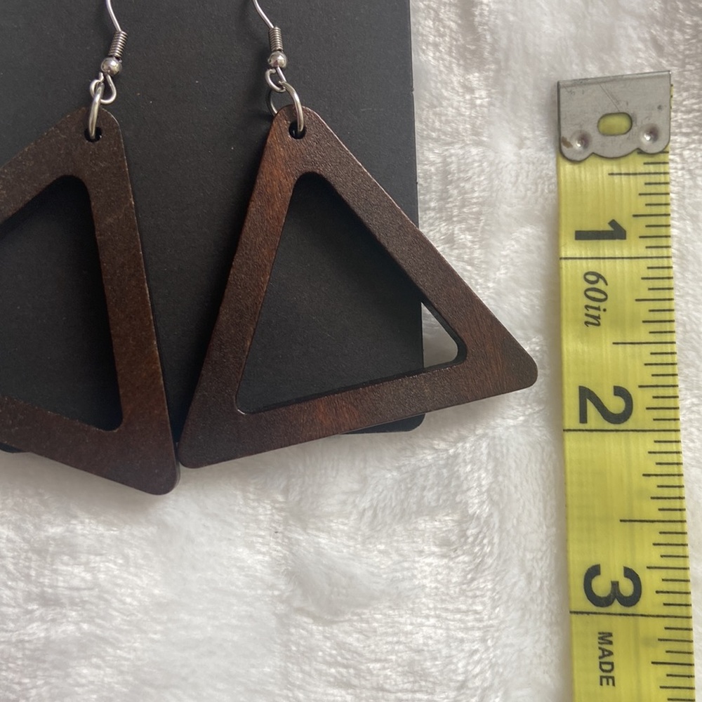 Boho cut out triangle wood earrings - Picture 2 of 3